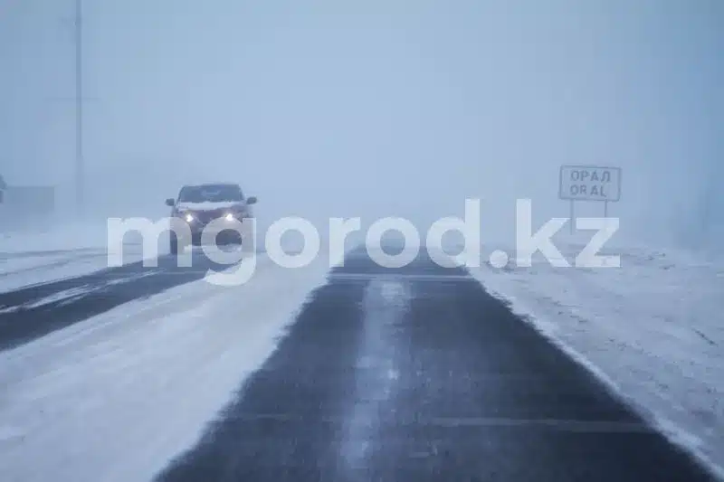 Трассы ЗКО закрыли из-за дождя и сильного ветра