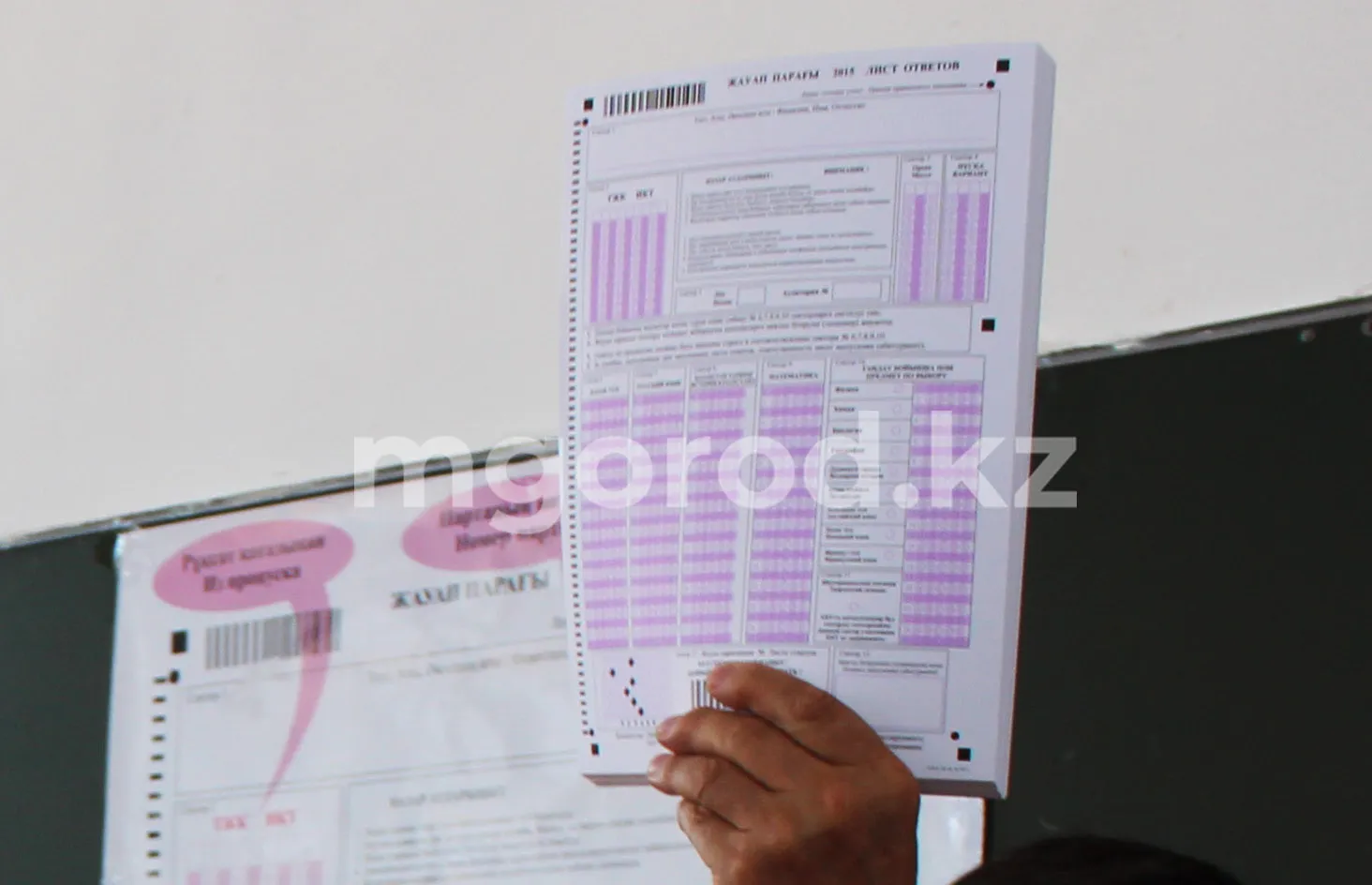 Смартфон и шпаргалку пытались пронести на тестирование в ЗКО