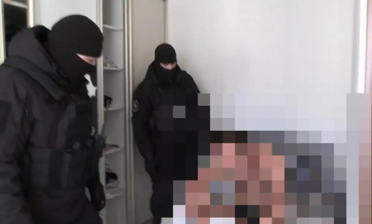 Житель Уральска насильно заставлял девушку заниматься проституцией