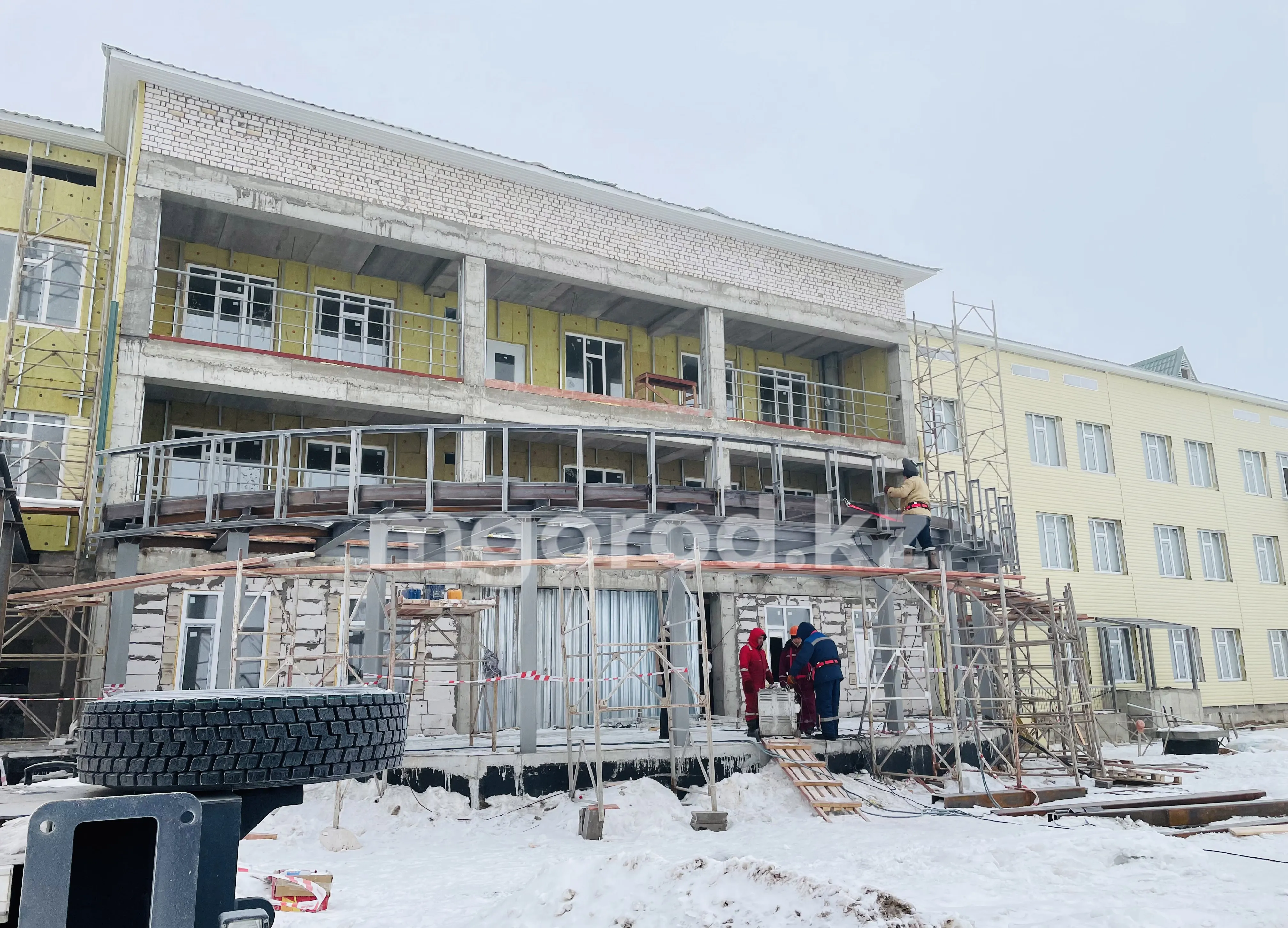 Строительство реацентра для лиц с инвалидностью в Уральске завершено на 70%