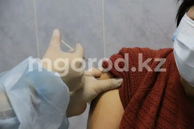 Двум детям ввели просроченную вакцину от кори