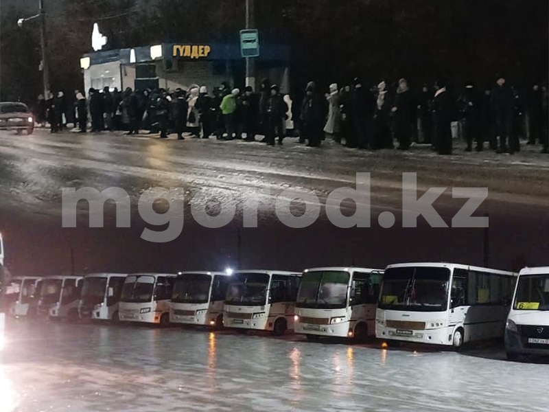 Коллапс в Уральске: гололёд парализовал город