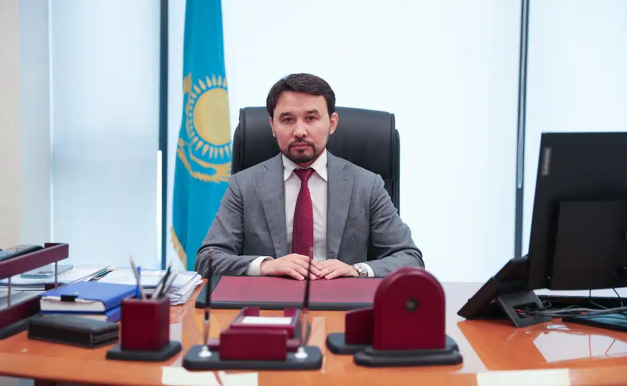 В хищении средств ФК «Акжайык» подозревают чиновника в ЗКО