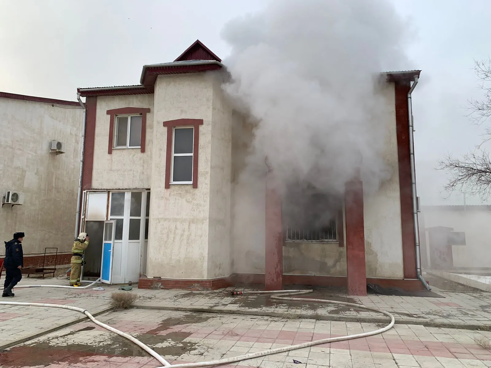 Тело 70-летнего мужчины обнаружили во время пожара в Атырау