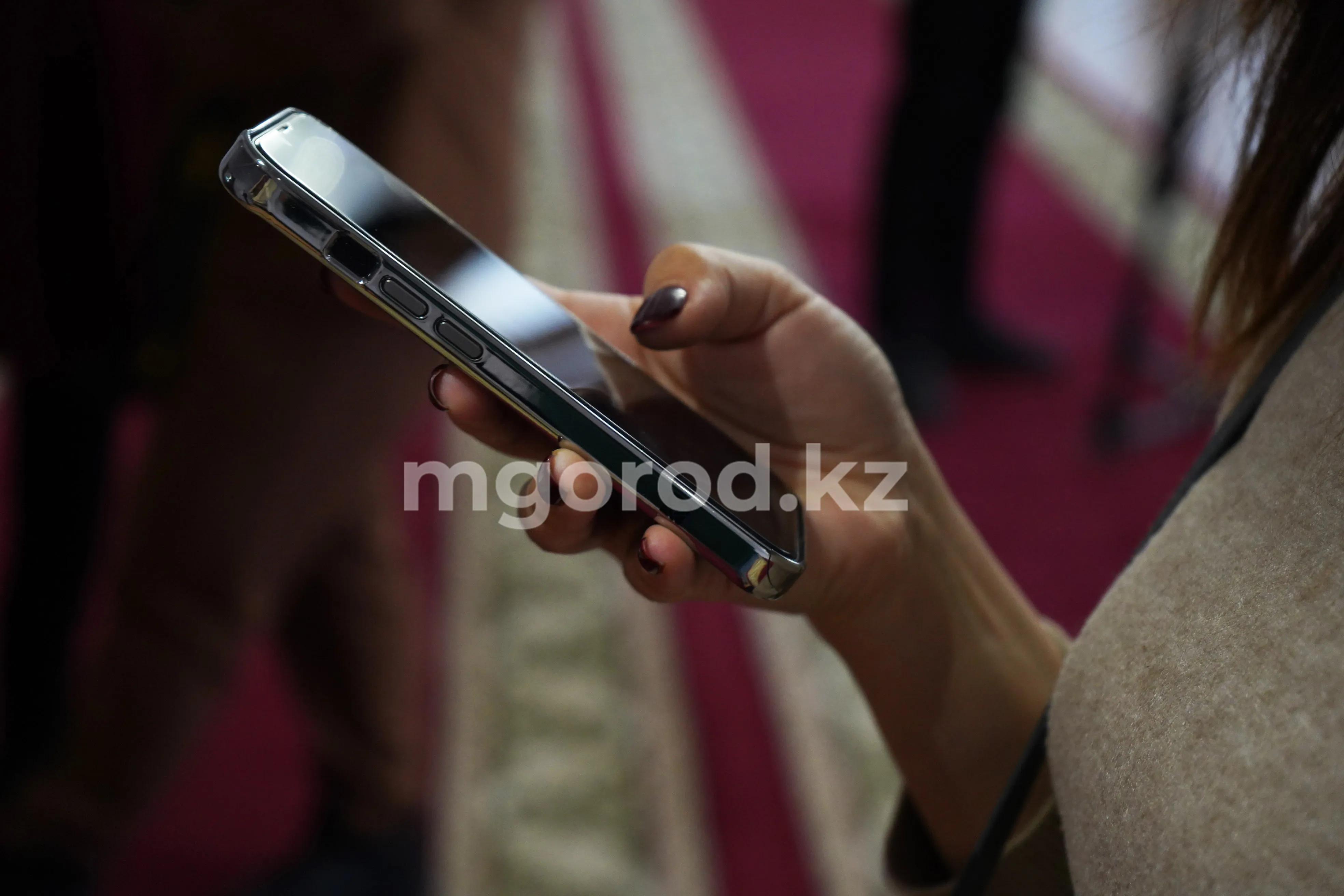 Аким Актюбинской области раскритиковал работу сотовых компаний