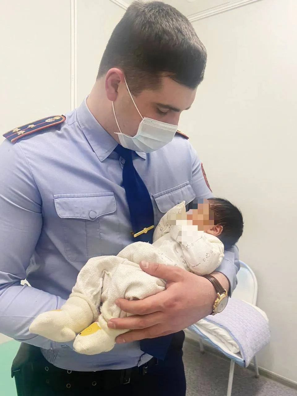 Младенца бросили на улице в мороз: полиция установила подозреваемых