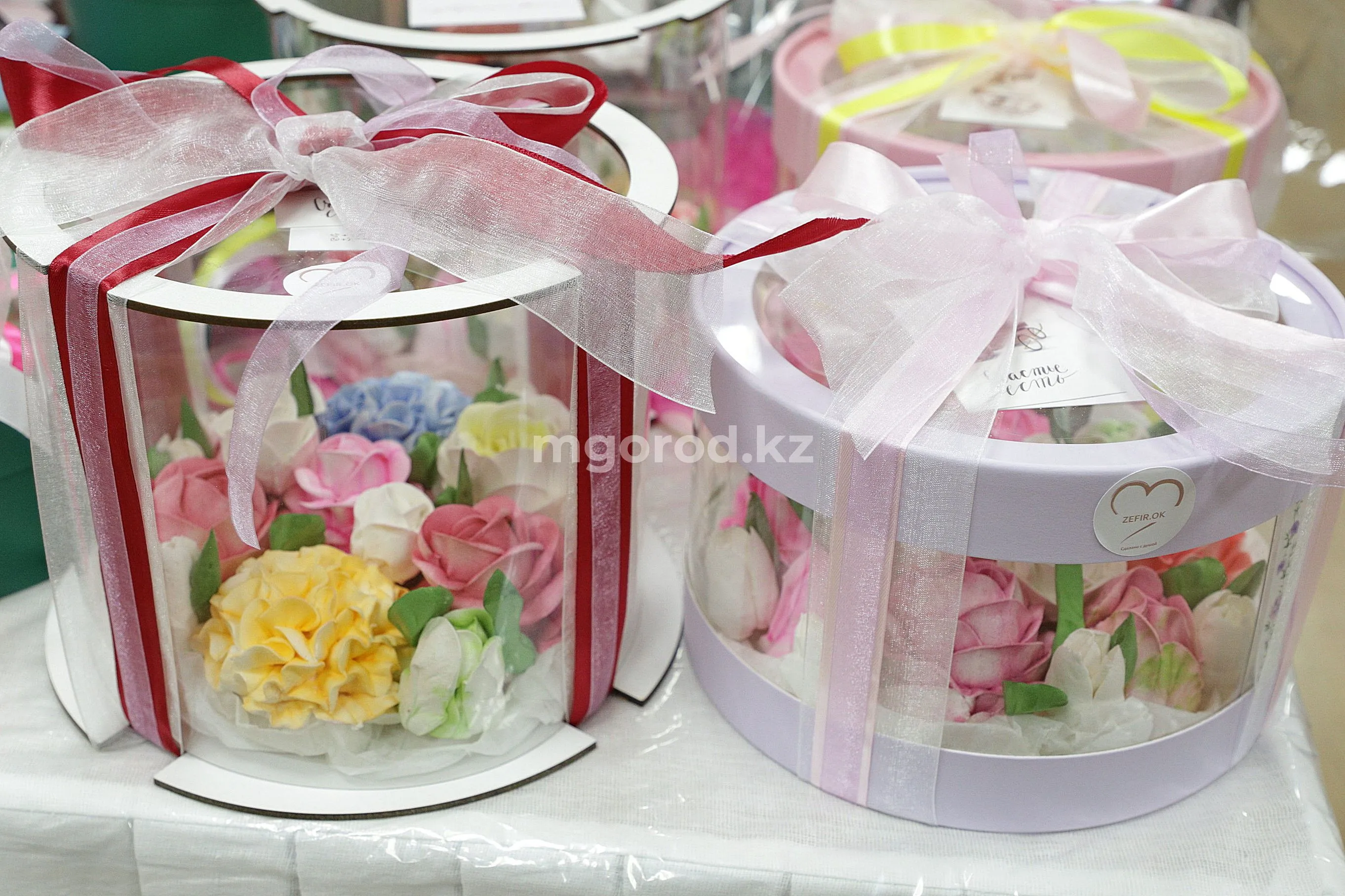 Букеты из зефира представила на выставке женщина из Уральска