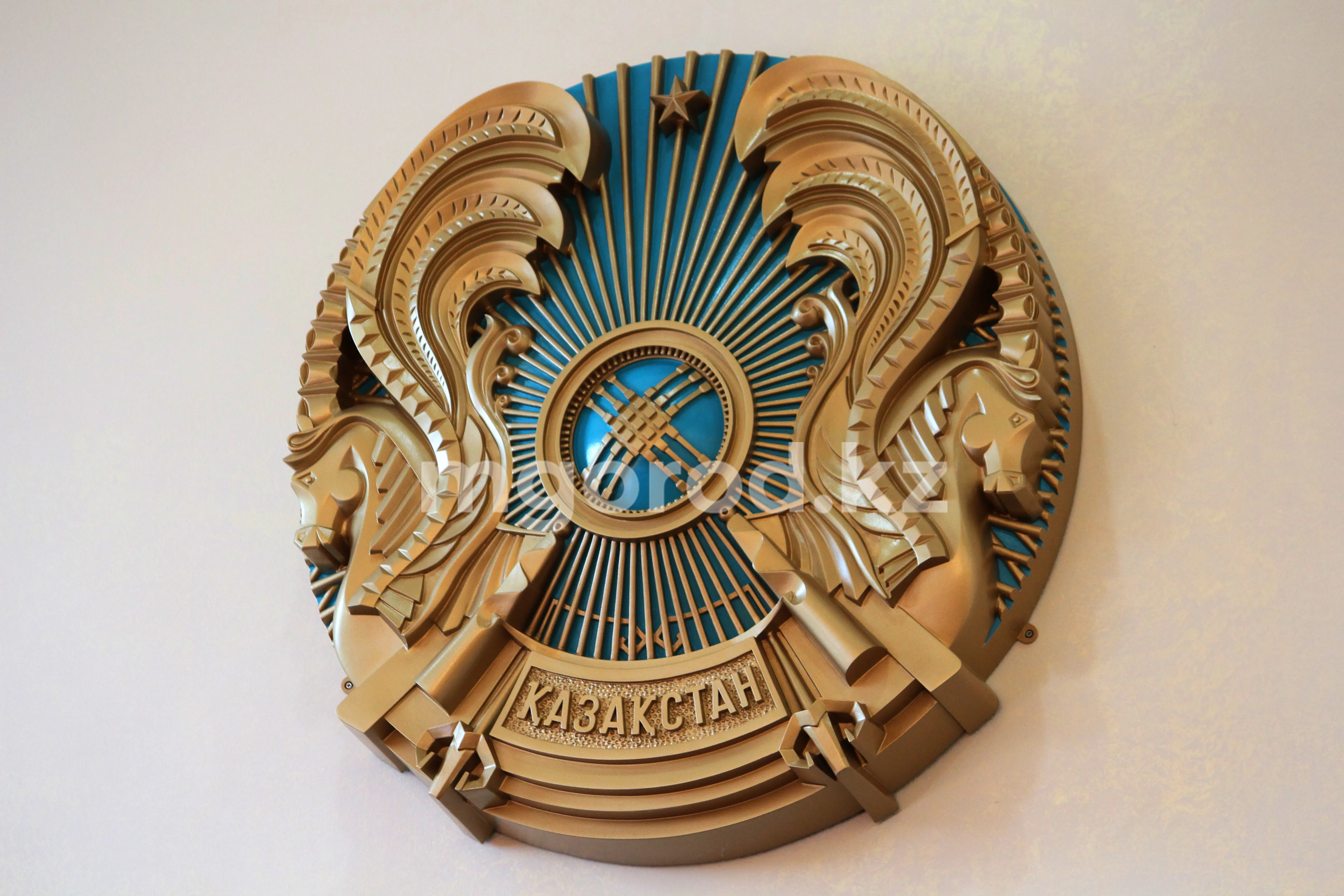 Герб могут изменить в Казахстане