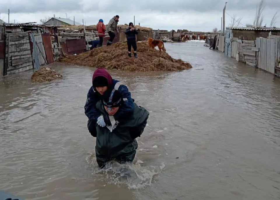 Обильные снегопады угрожают паводком в ЗКО весной 2025 года