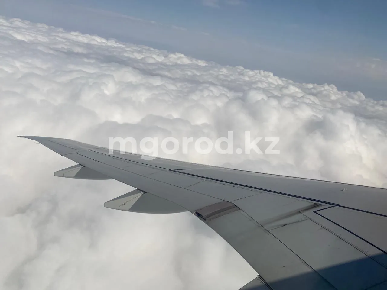 Юношу сняли с рейса Алматы-Уральск из-за неудачной шутки