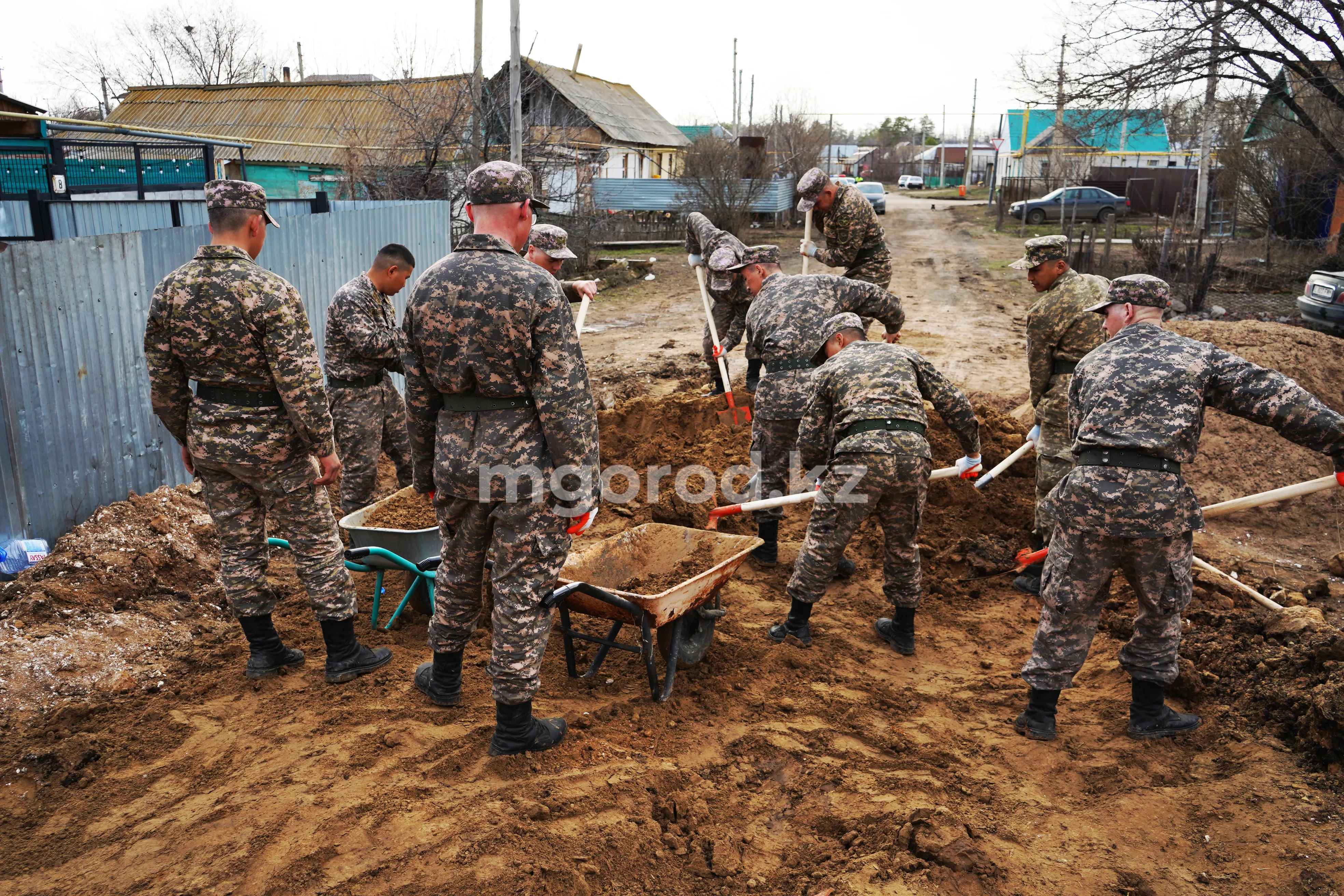 Прокуроры Уральска просят горожан не препятствовать эвакуации