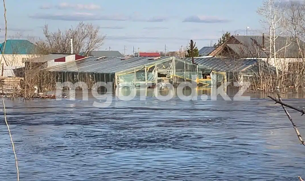Большой объем воды может прийти в любой момент - аким Уральска