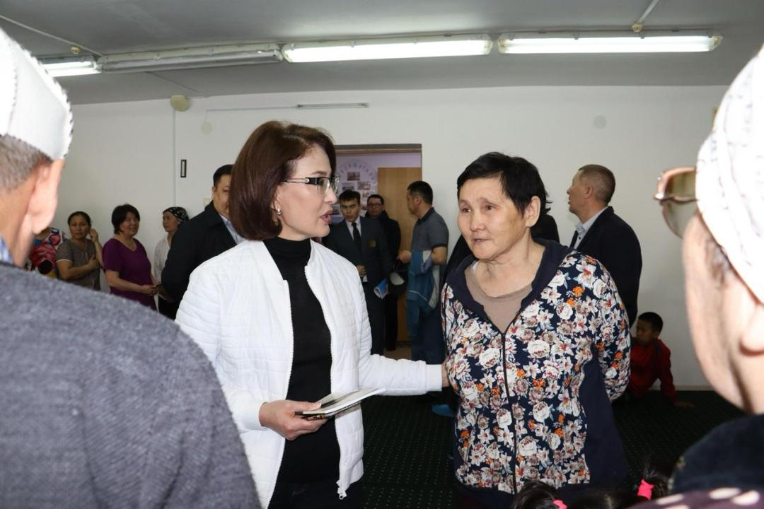 Глава минздрава встретилась с эвакуированными жителями ЗКО