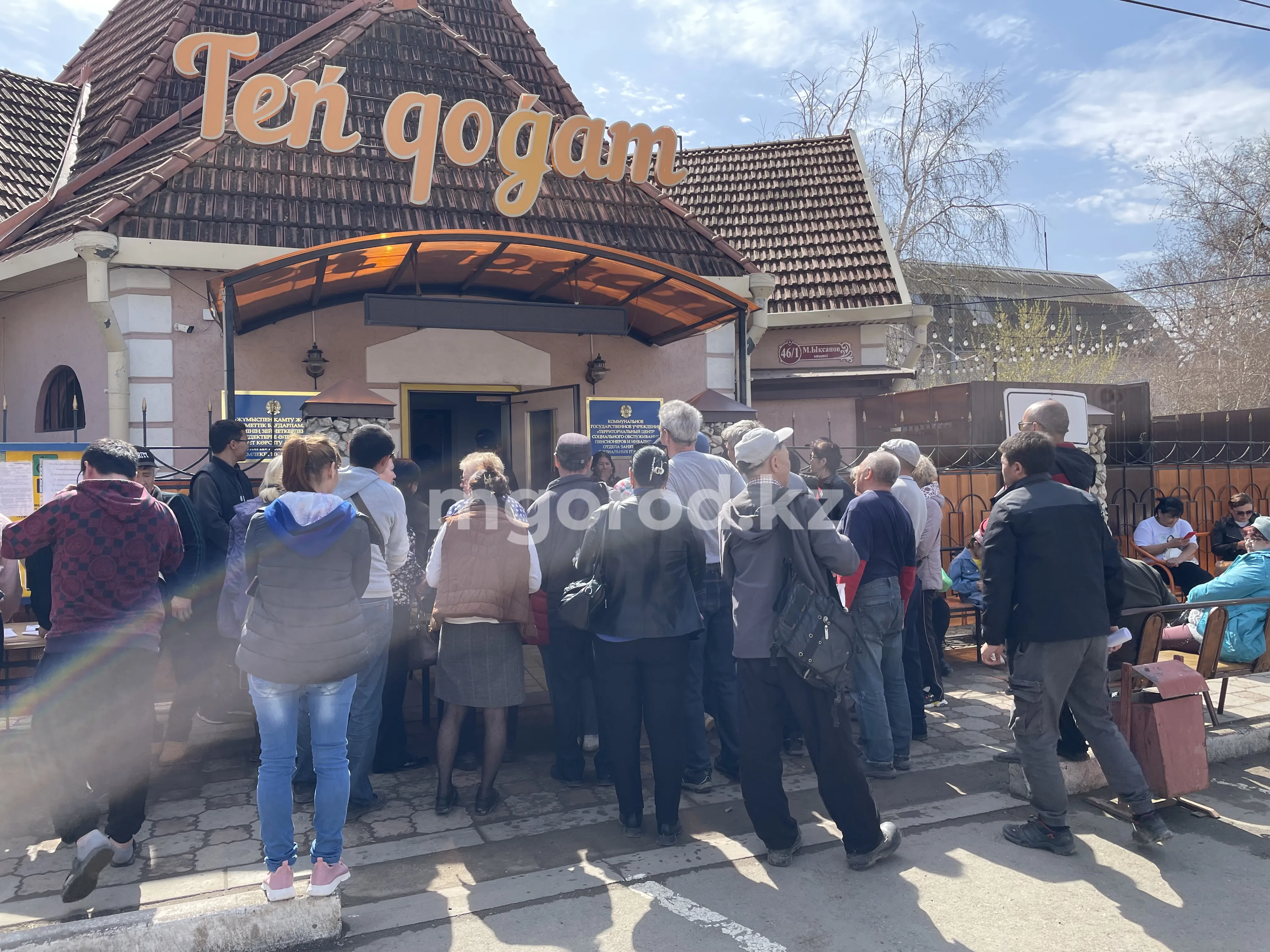 Как работает центр приема заявлений от пострадавших от паводка в Уральске