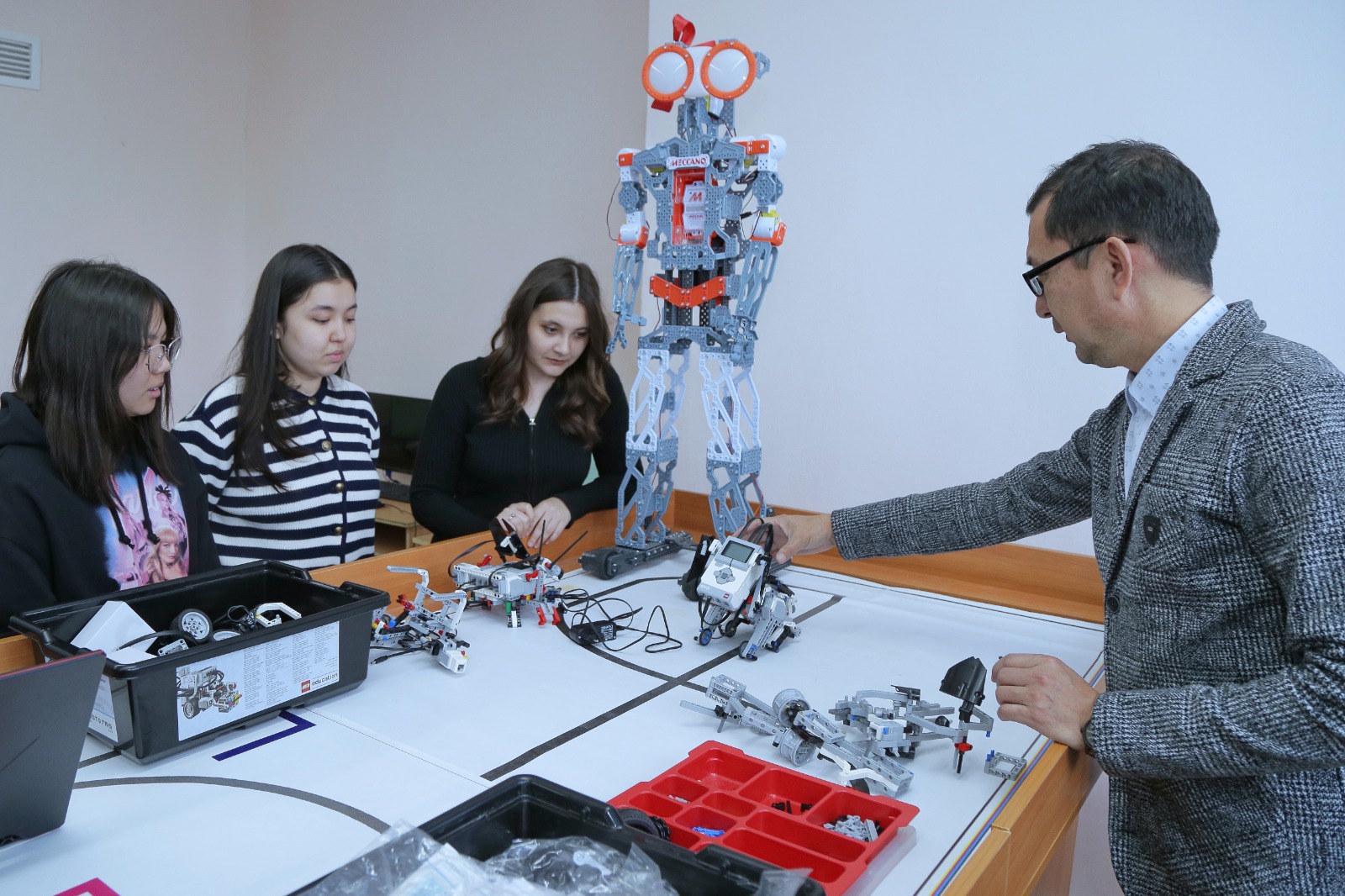 Будущее начинается здесь и сейчас!