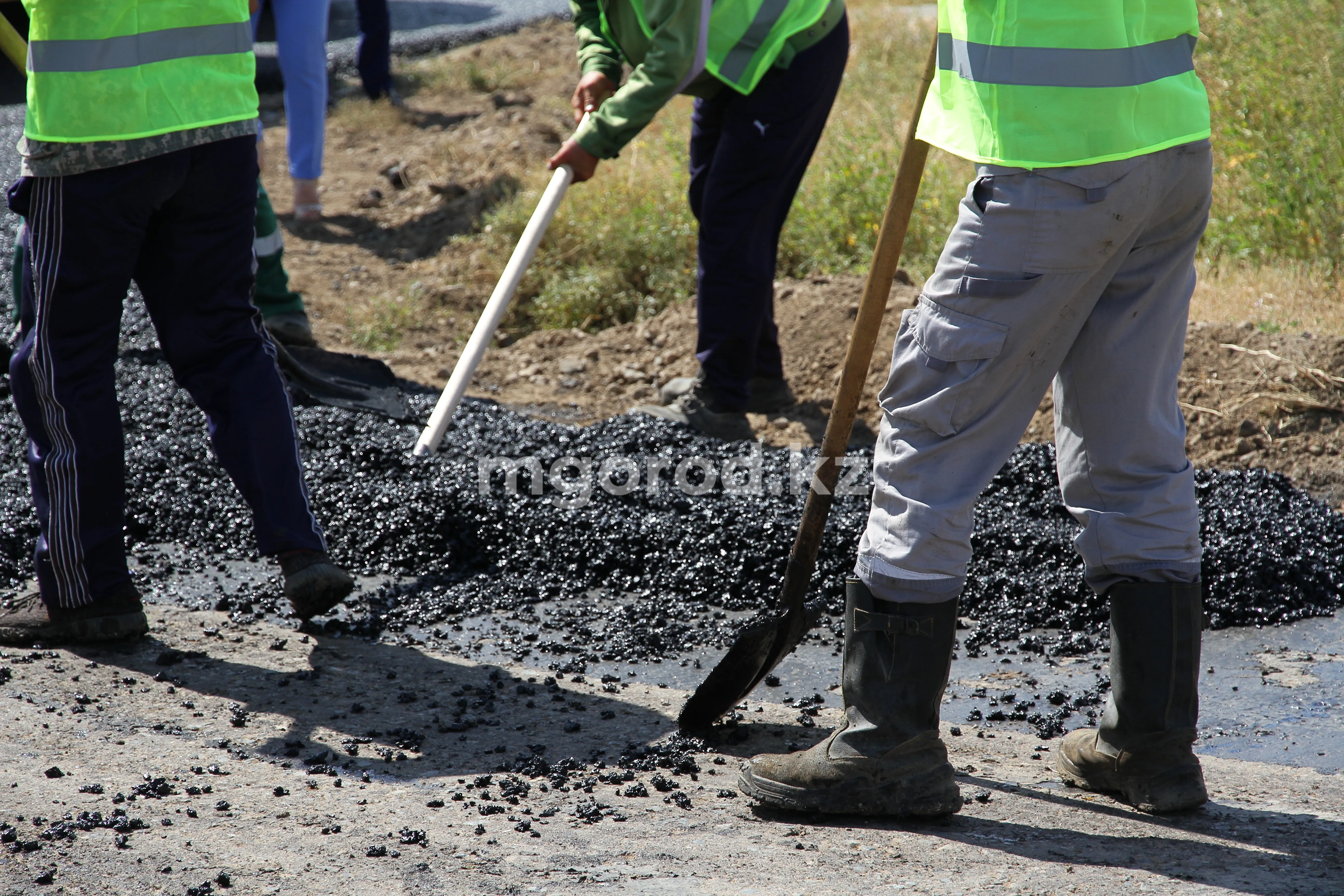 Главный проспект Уральска начали ремонтировать