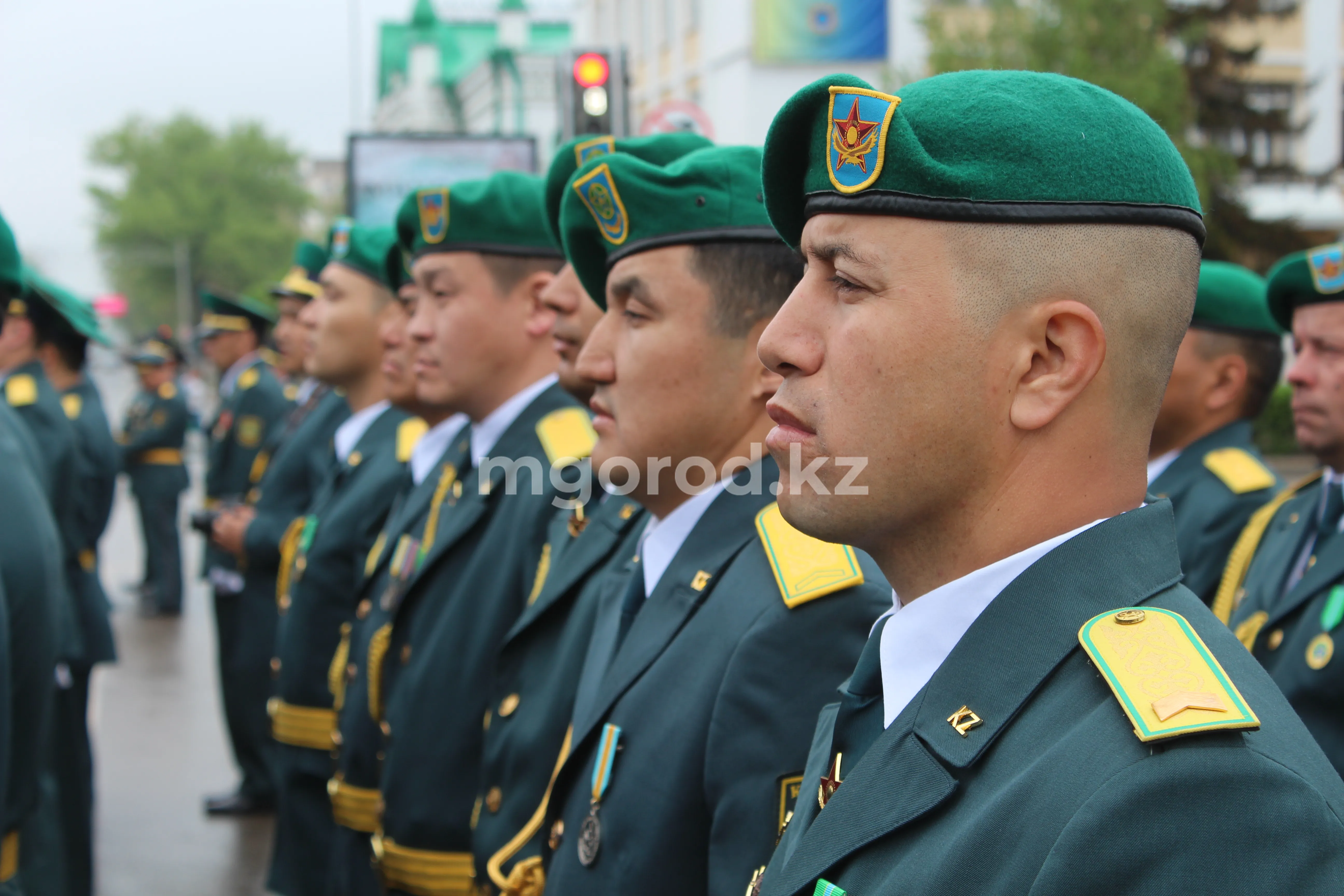 Токаев поздравил казахстанцев с Днем защитника Отечества