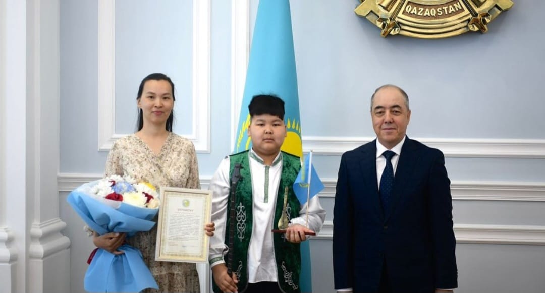 С победителями олимпиад и спортивных соревнований встретился аким ЗКО