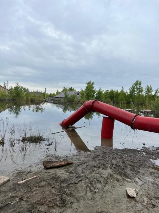 С затопленных дач Уральска начали откачивать воду
