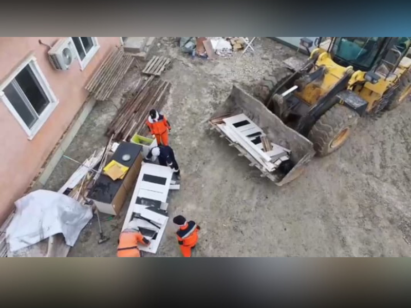 Более 10 тонн мусора вывезли из затопленных домов Кульсары