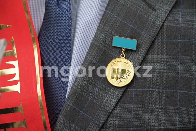 На знак «Алтын белгі» претендуют 40 выпускников из Уральска