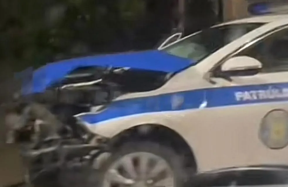 Camry столкнулась с патрульной машиной в Уральске