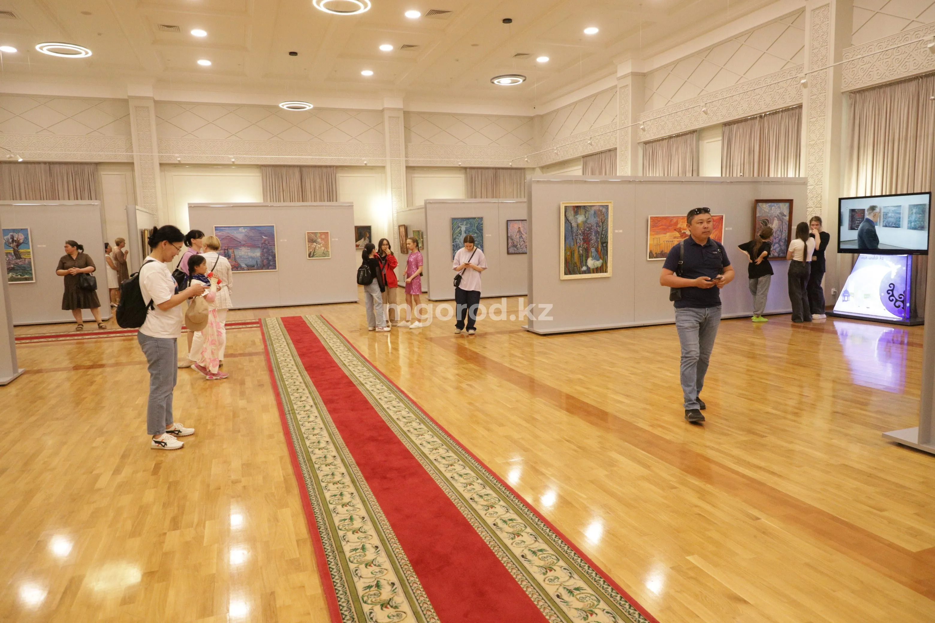 В Уральске открылась персональная выставка художницы Надежды Тихоновой