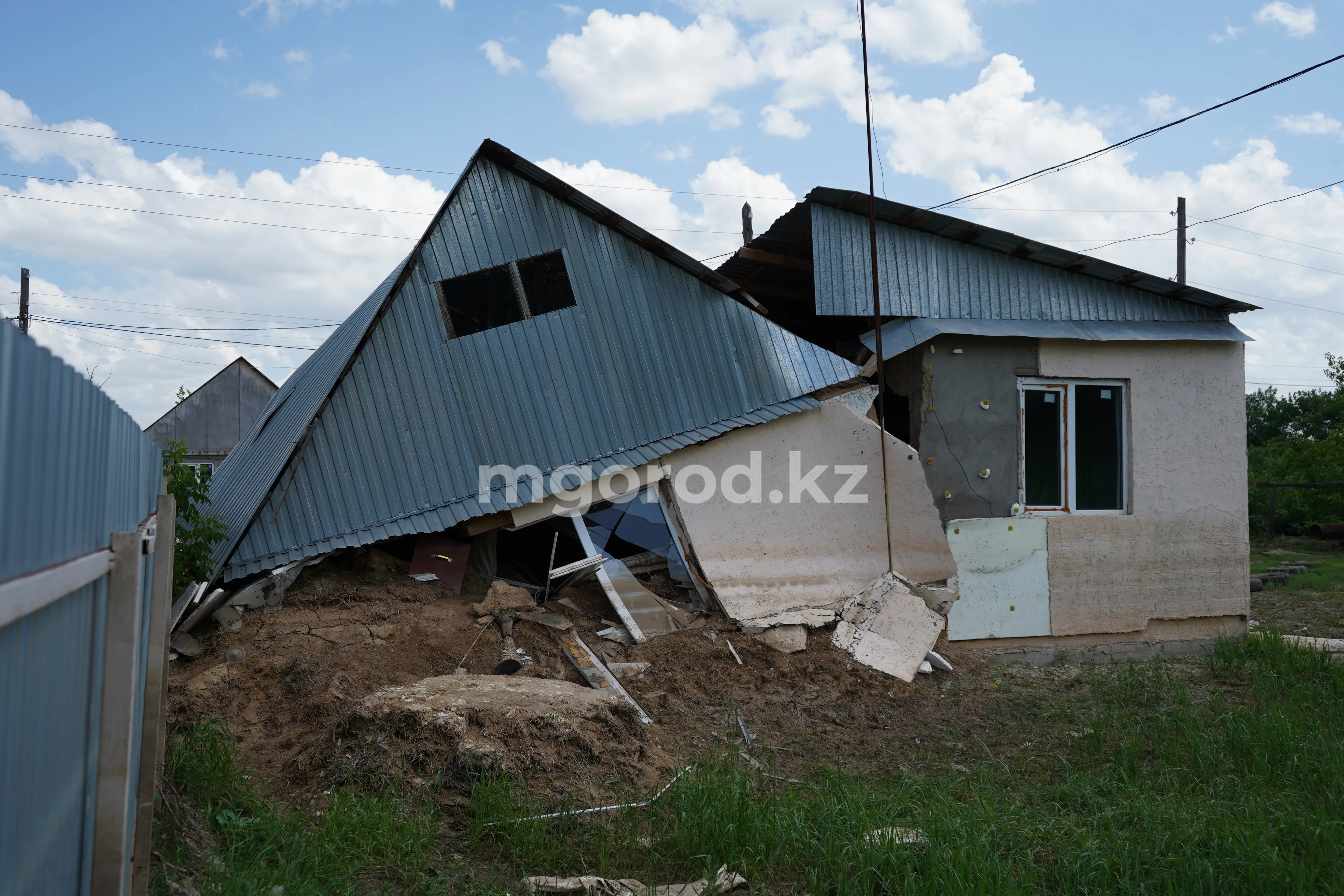 Мусор, техника, заборы: как выглядят дачи Уральска после затопления