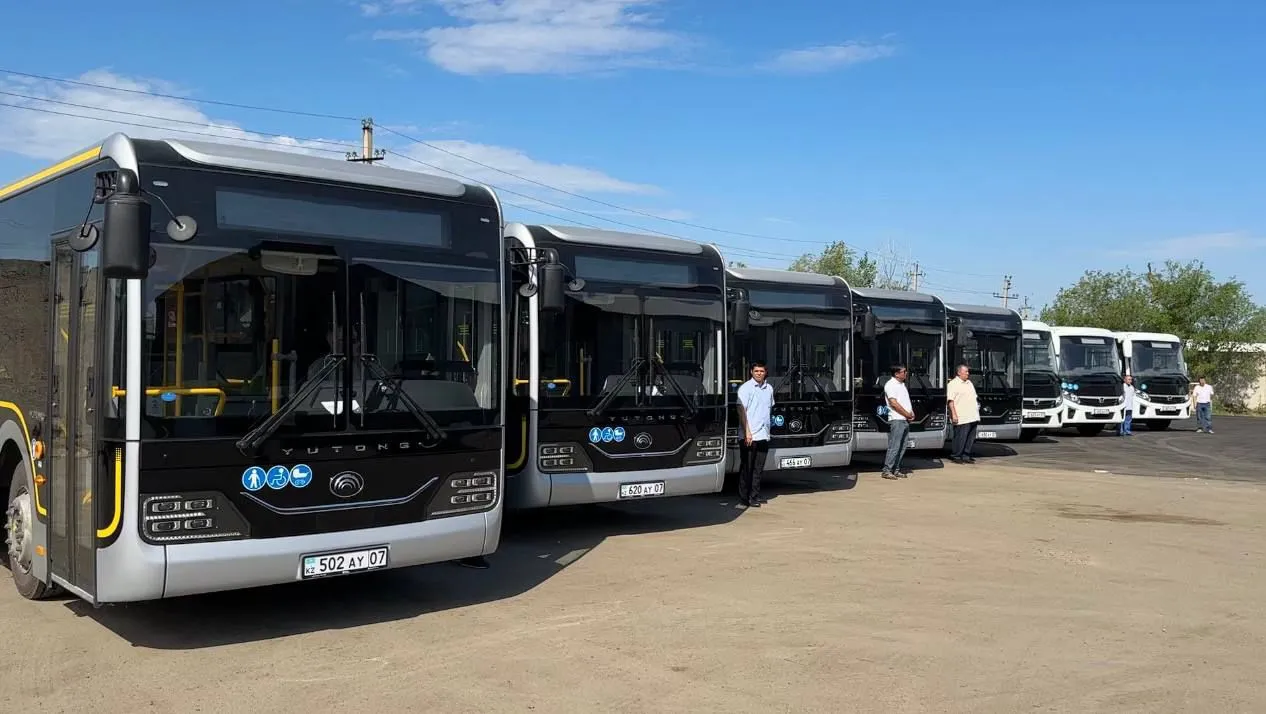 Новые автобусы вышли на линии в Уральске