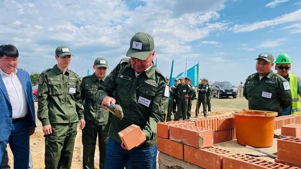 Уральские студенты помогают строить дома для пострадавших от паводка