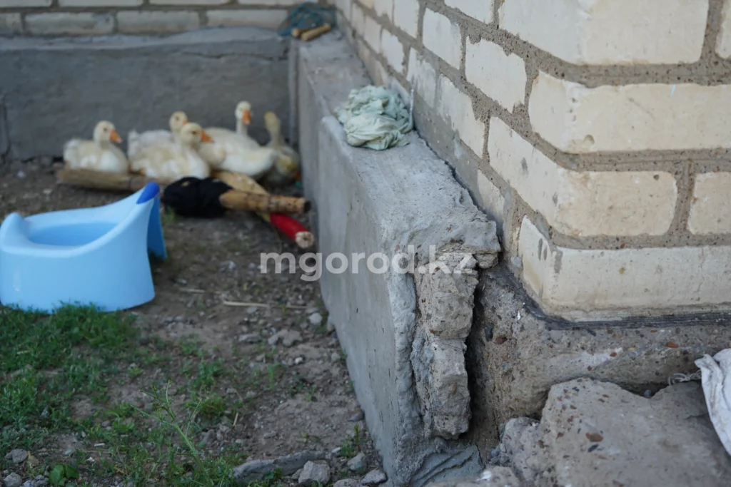 Более двух тысяч жителей Кульсары получили деньги на ремонт жилья после паводка