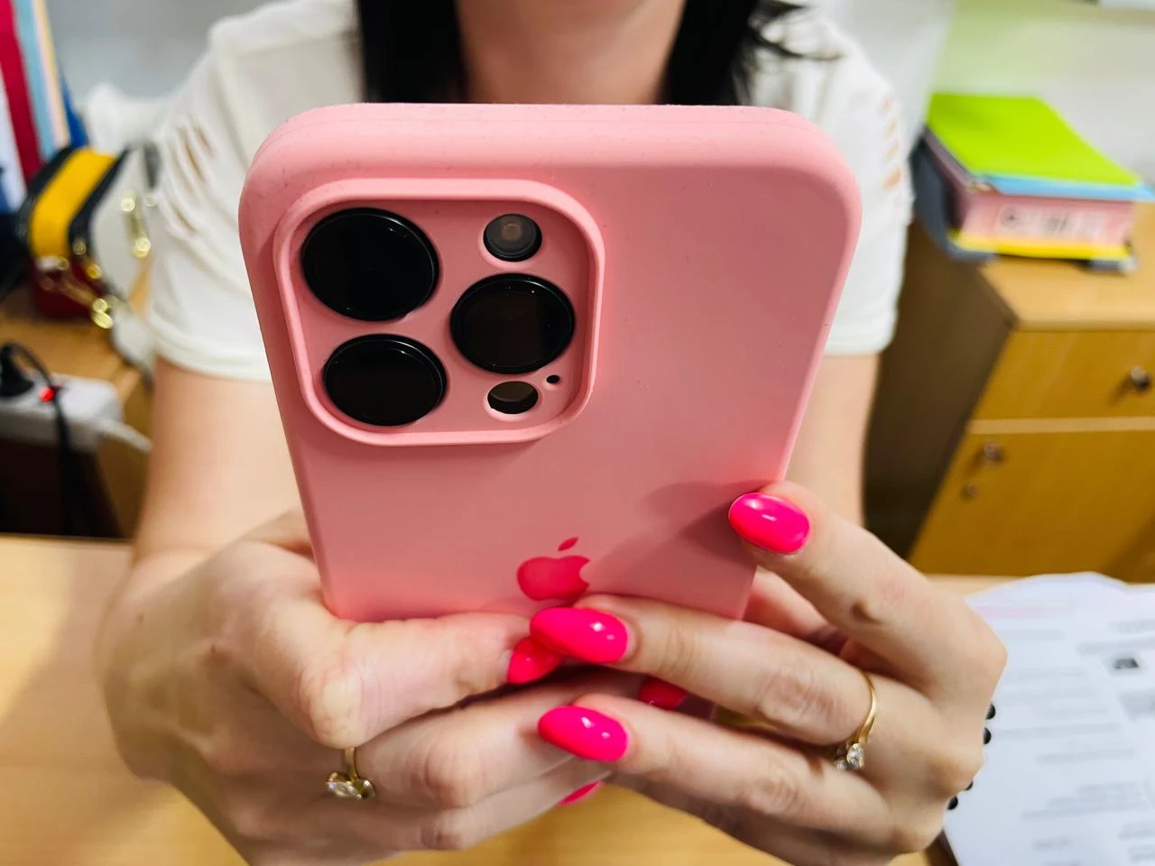 Жительница ЗКО через суд вернула деньги за iPhone, купленный в соцсетях