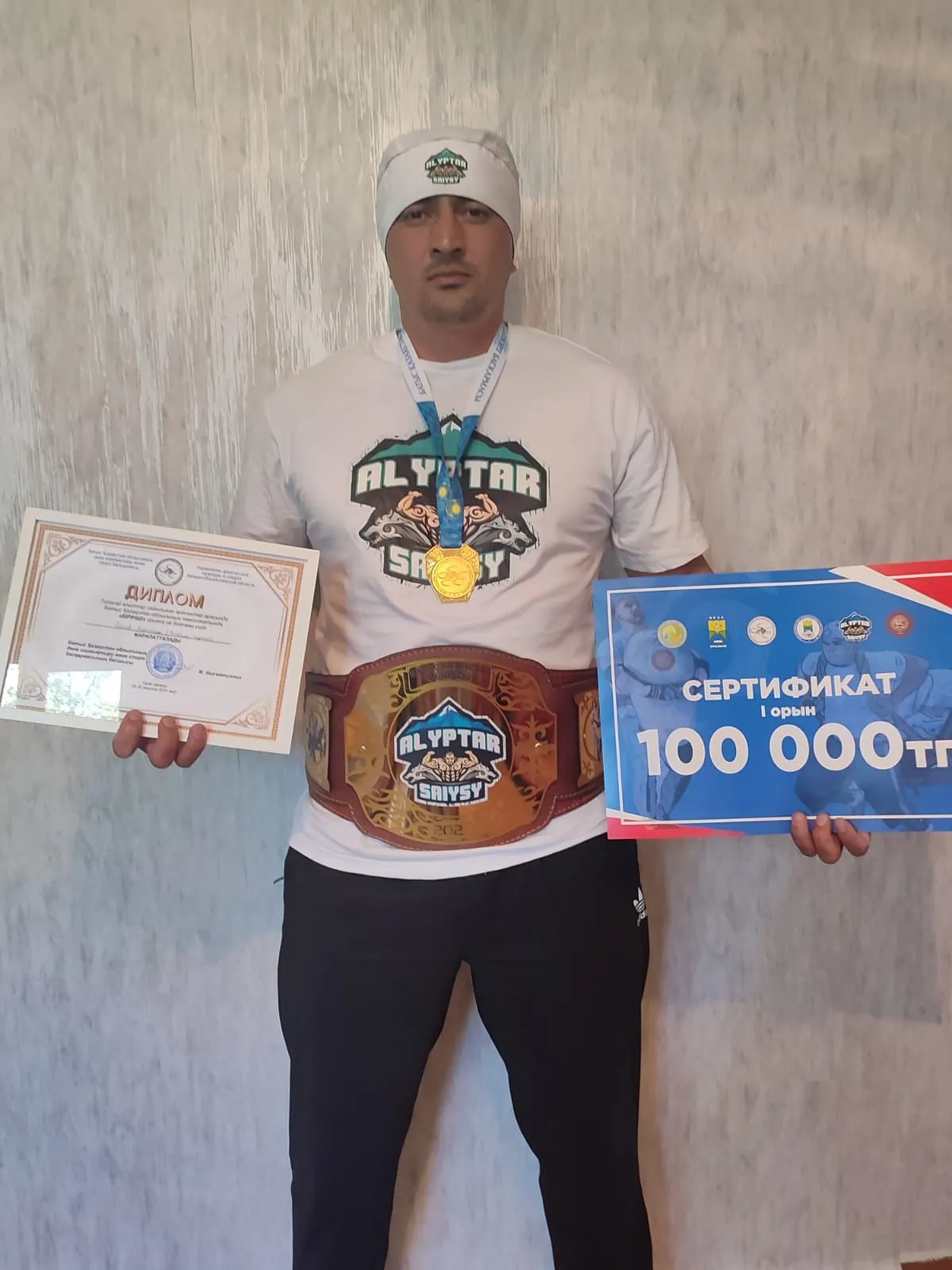 Полицейский стал победителем конкурса великанов в ЗКО