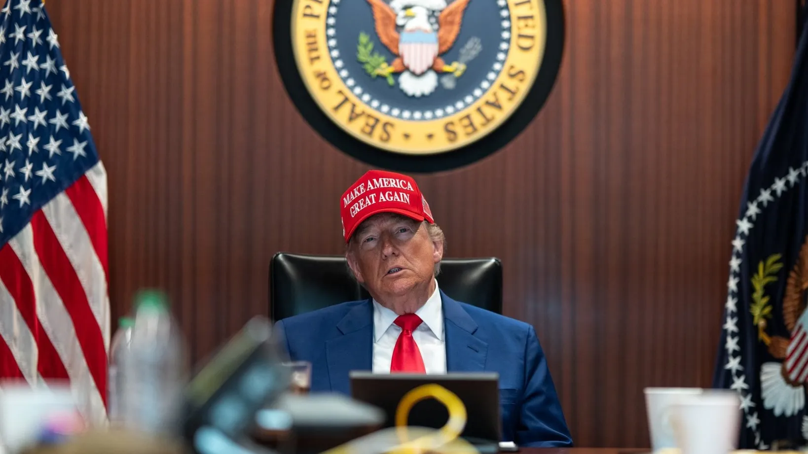 Трамп сообщил, что перемирие между Ираном и Израилем вступило в силу