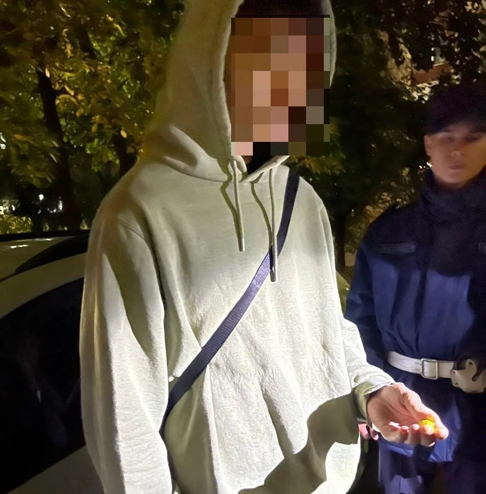 Оралда сарбаздар есірткі жасырмақ болған адамның жолын кесті