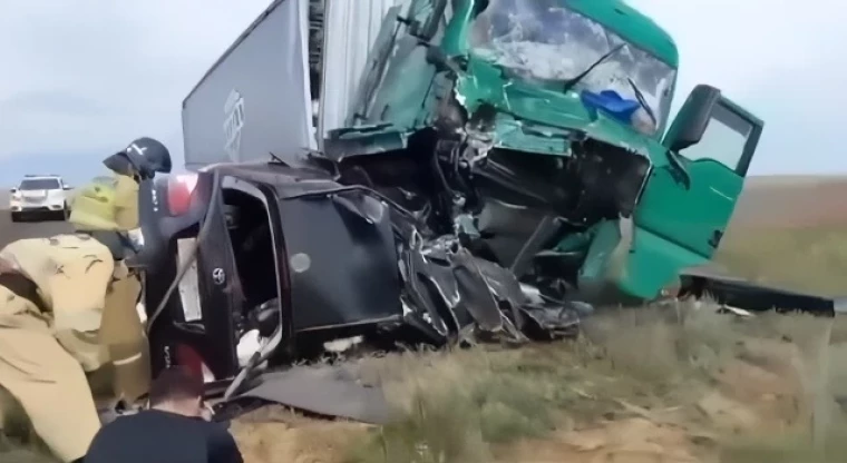 8 человек погибли в ДТП под Актобе: водитель большегруза признал свою вину