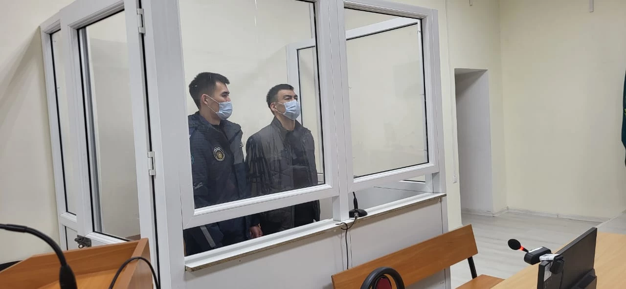 На 10 лет осудили за взятку налоговика из Уральска