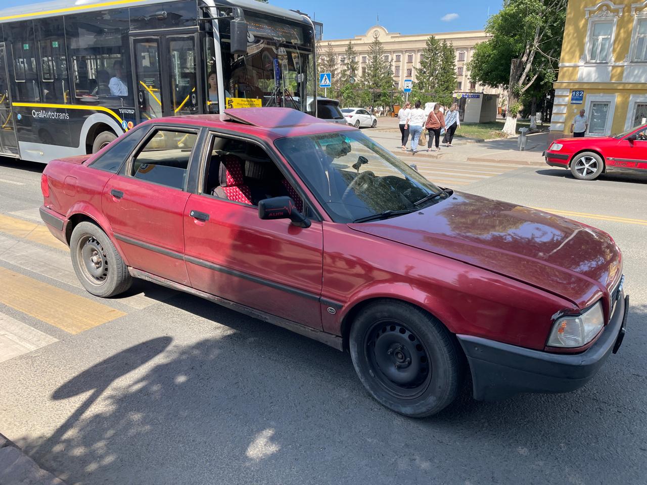 Оралда жаяу жүргіншілер жолағында баланы көлік қақты