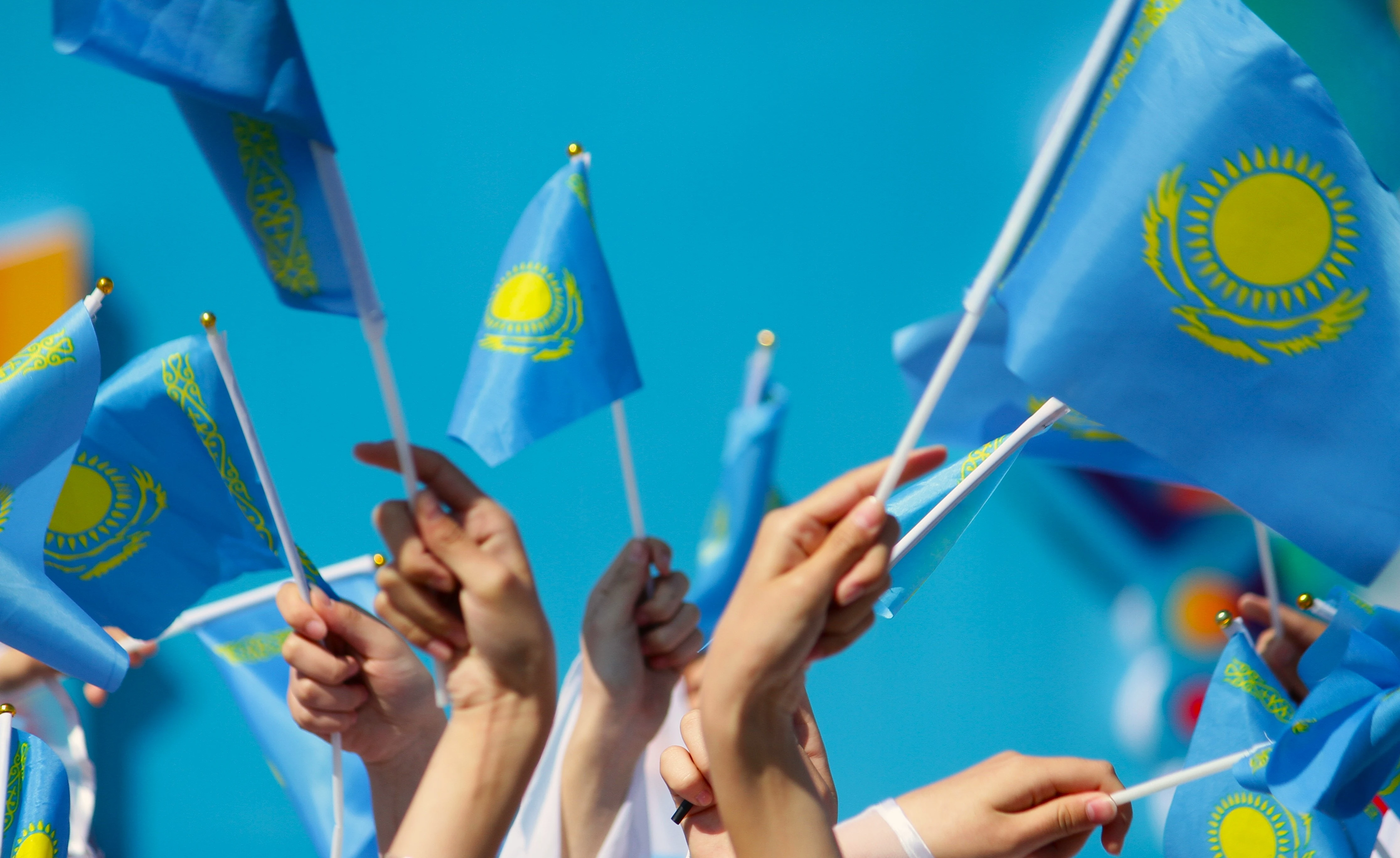 28 человек носят имя Казахстан