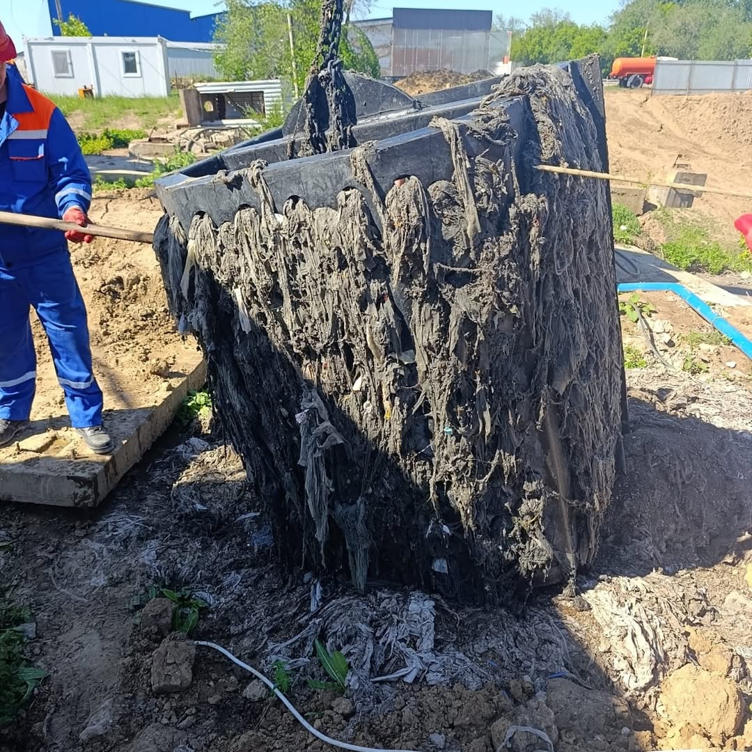 Подгузники, тряпки и пакеты: что уральцы сливают в канализацию