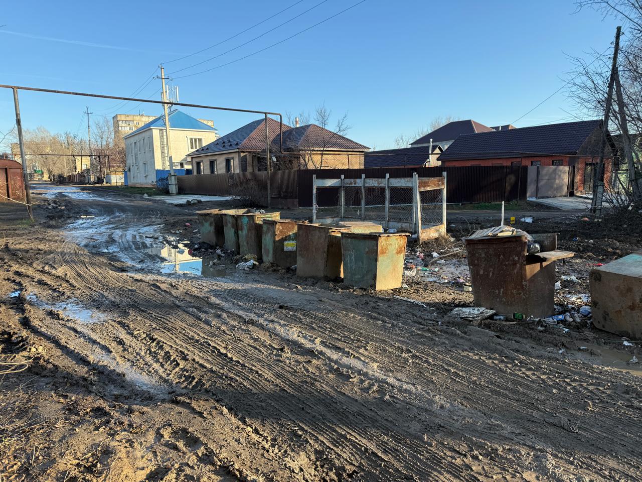 Оралда орталық көшенің тұрғындары жол мен жарық сұрайды