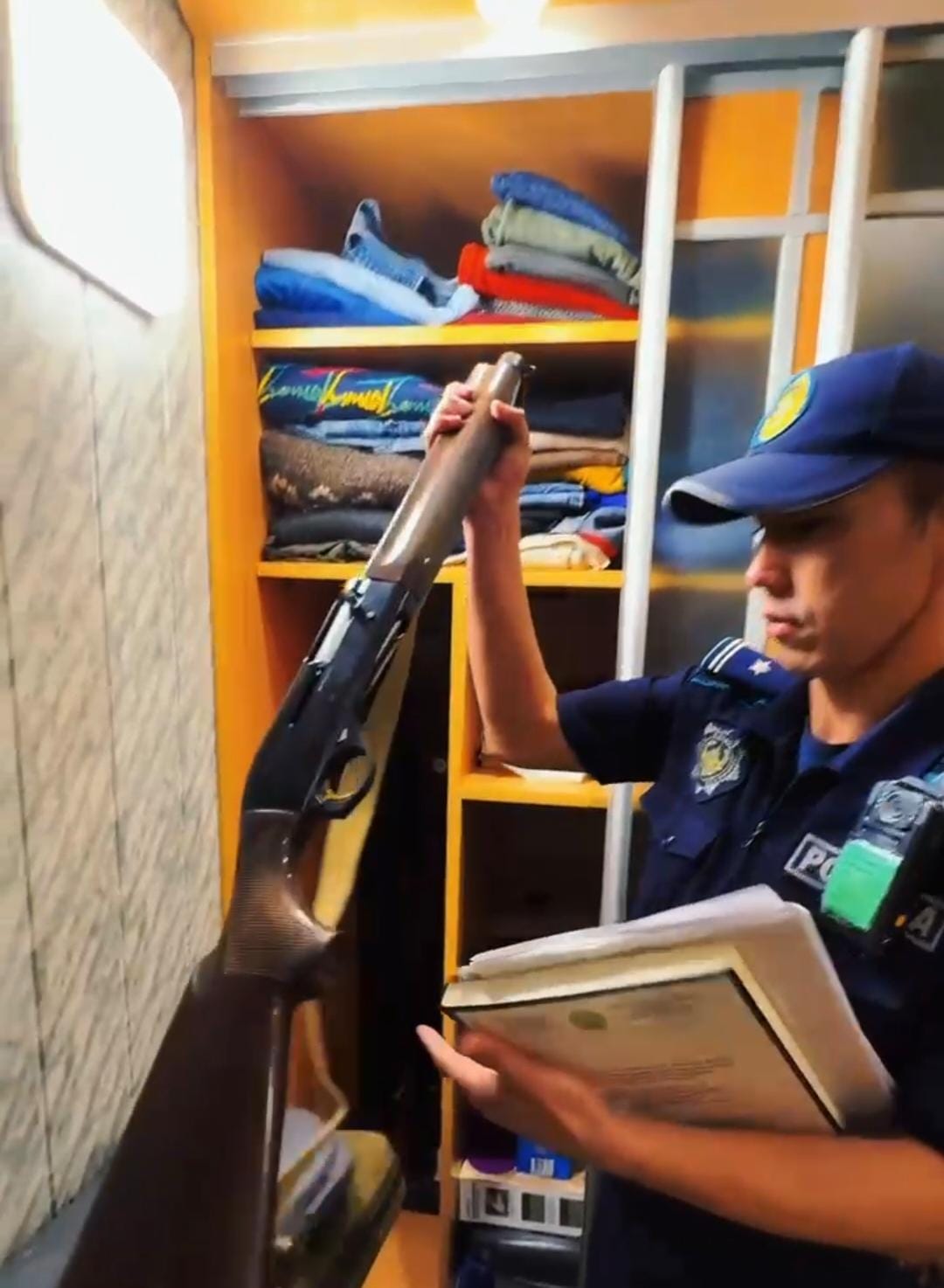 Незарегистрированное оружие, распитие спиртного и обходы: как проходят рейды в Актобе