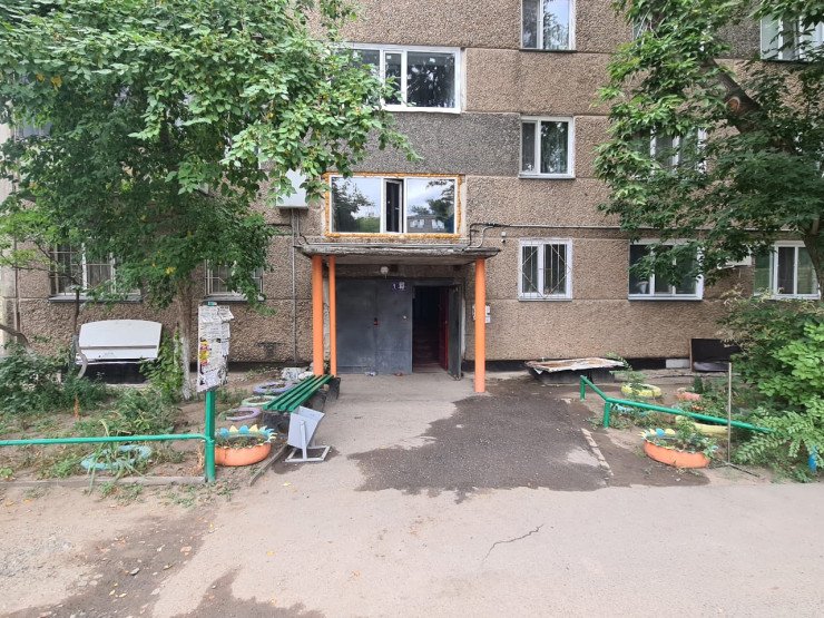 Стало известно о состоянии детей, выброшенных из окна в Павлодаре