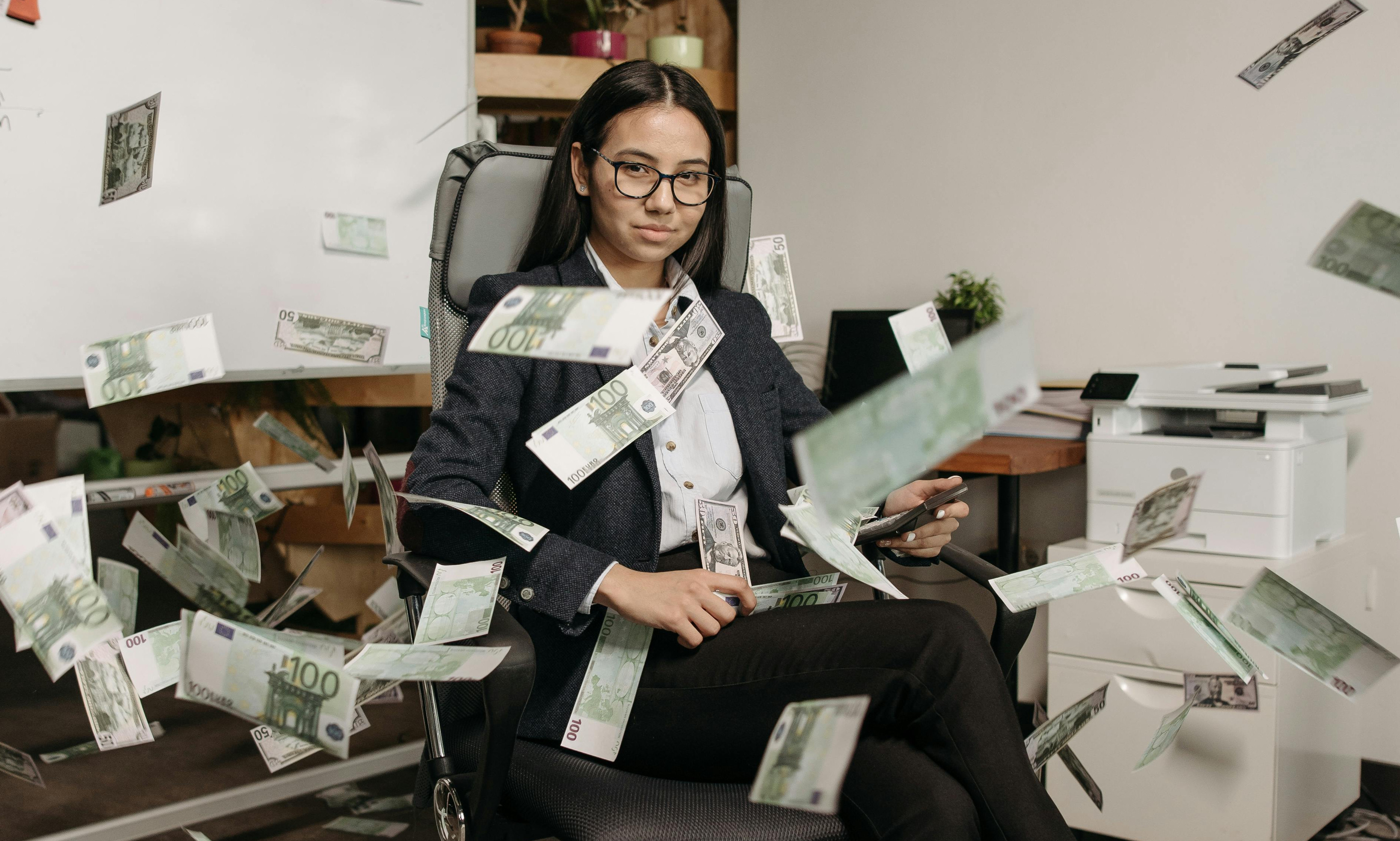 Названы знаки зодиака, к которым скоро придут большие деньги