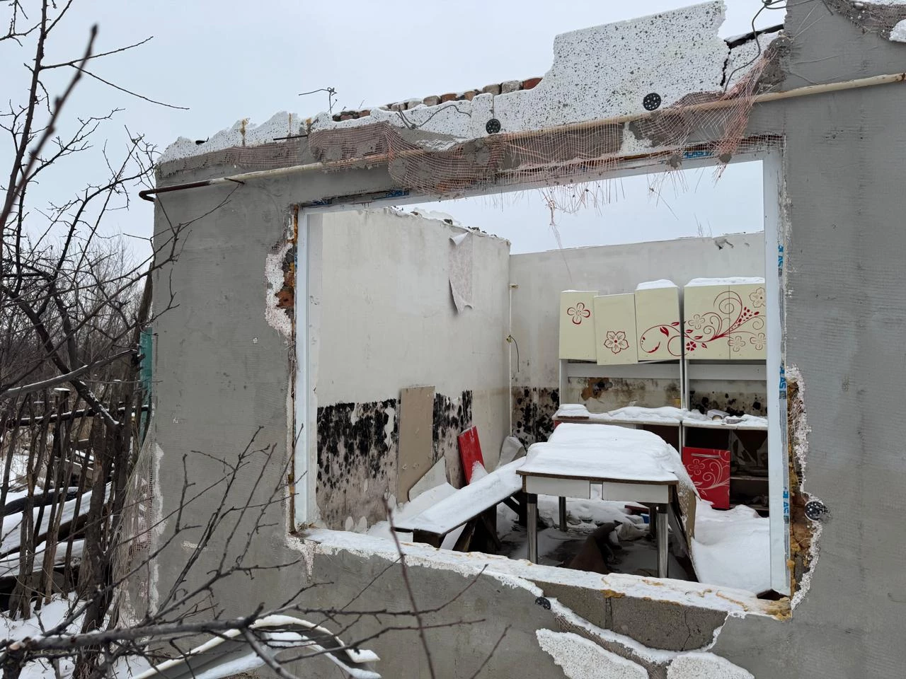 Как выглядят дачи Уральска после паводка и какие проблемы у оставшихся там жить