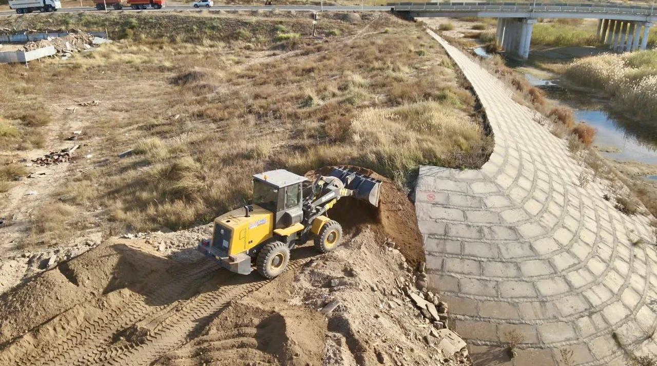 В ЗКО проводят очистку русел рек, чтобы снизить риск паводка