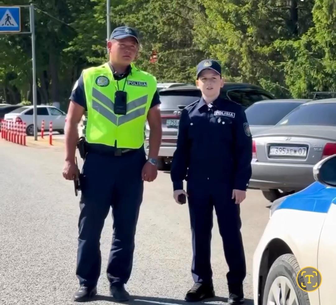 Школьник в полицейской форме напомнил водителям ПДД
