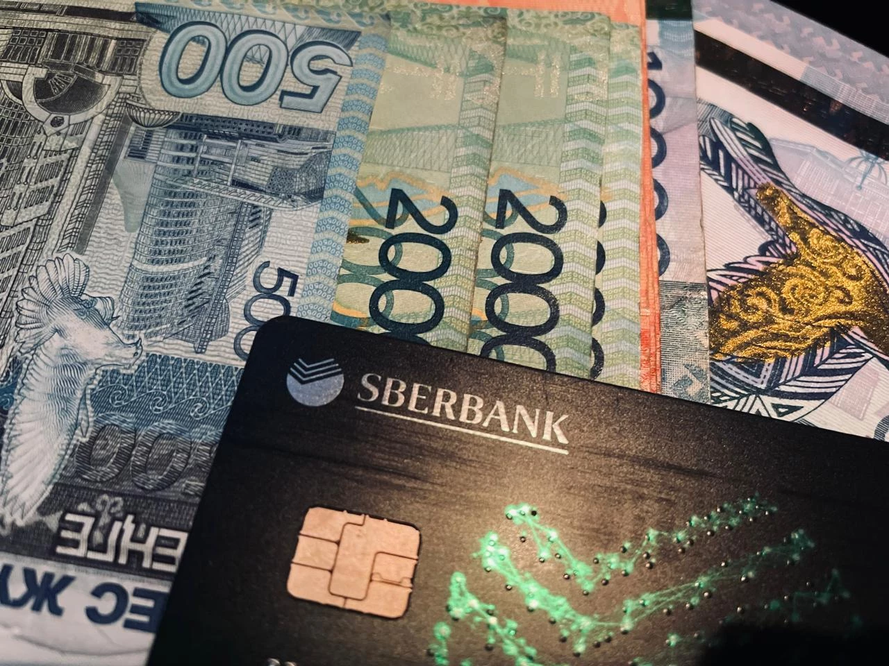 Как отправить деньги из Казахстана в Россию: советы для студентов и их родителей