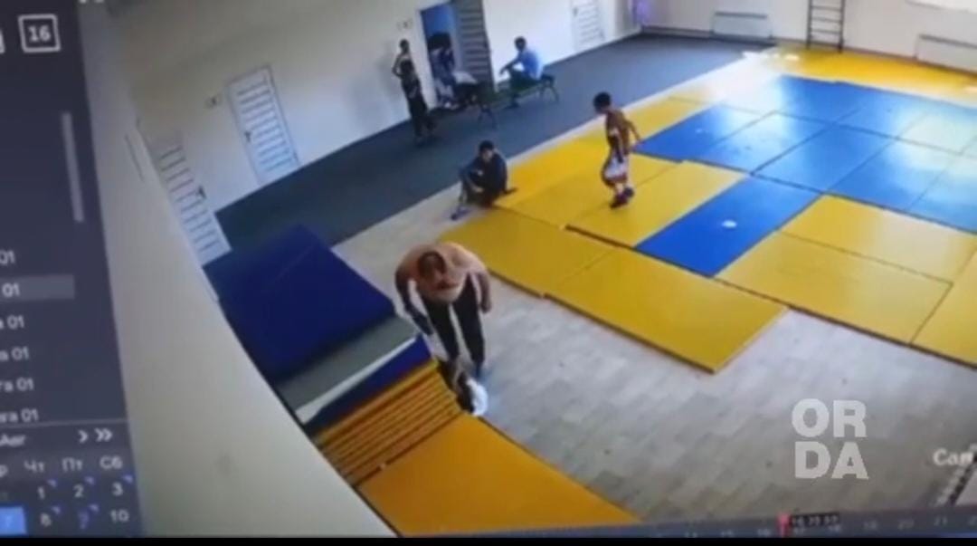 Избиение ребенка в детдоме Атырау попало на видео