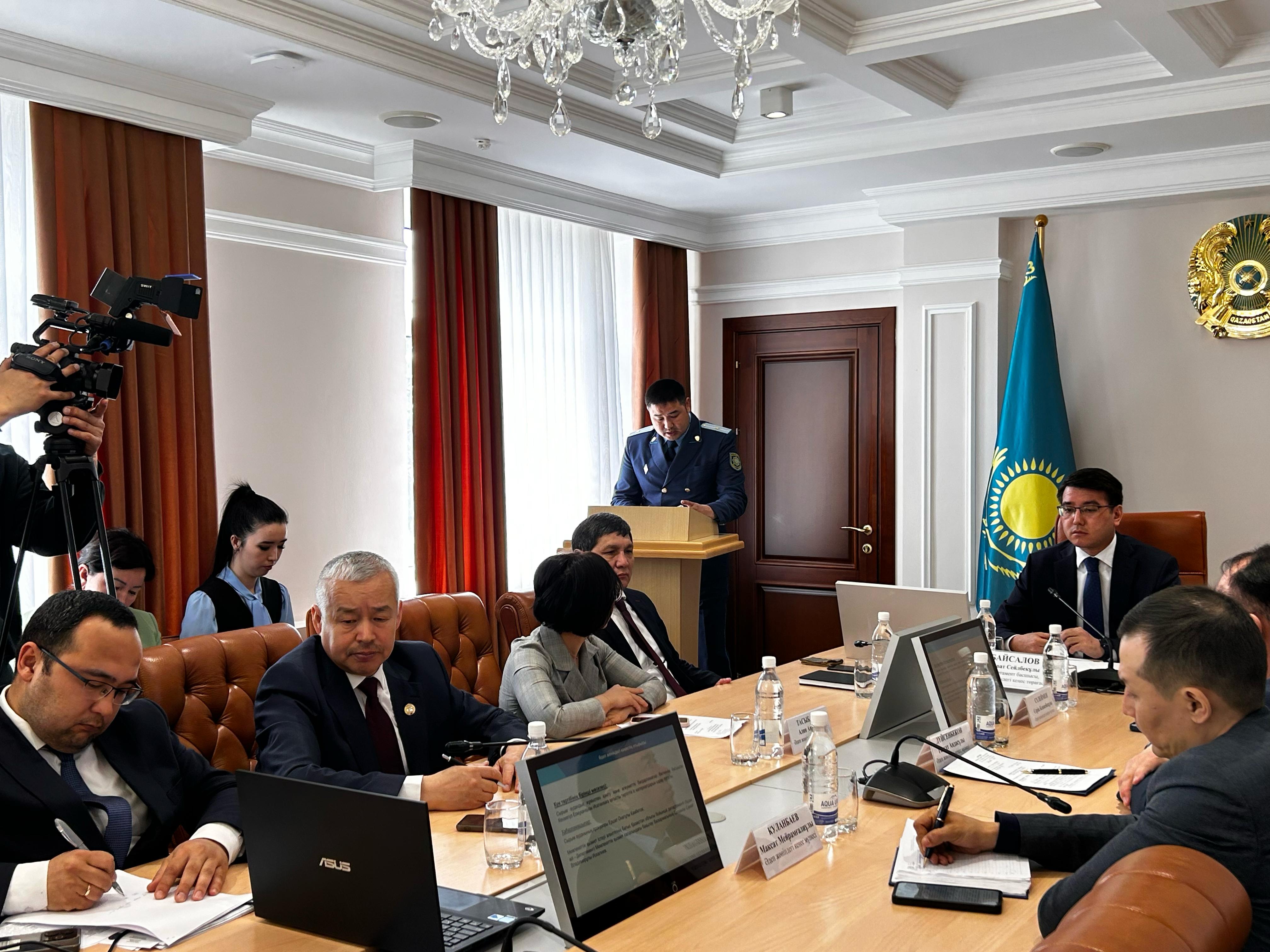 БҚО-да үш мемлекеттік қызметкерге ескерту берілді